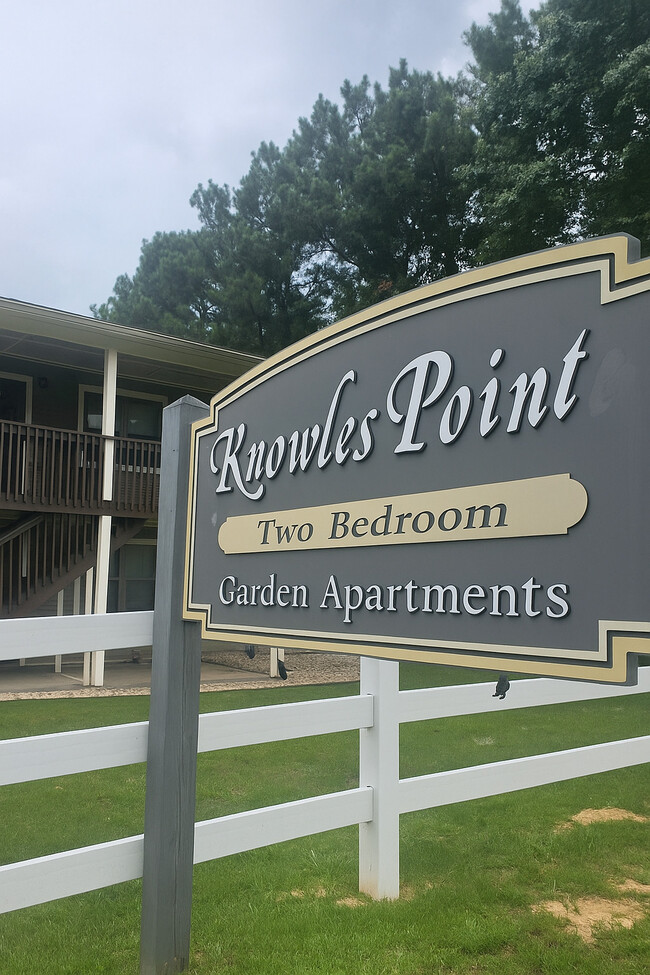 Knowles Pointe Apartments