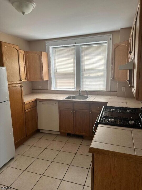 20 Charles St in Lodi, NJ - Building Photo