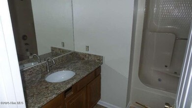 3200 Crystal Oaks Ln in Morehead City, NC - Building Photo - Building Photo