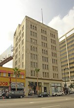 Seventy46 in Los Angeles, CA - Foto de edificio - Building Photo