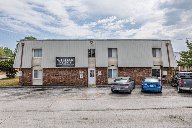 Country Court Apartments in Springfield, MO - Building Photo - Building Photo