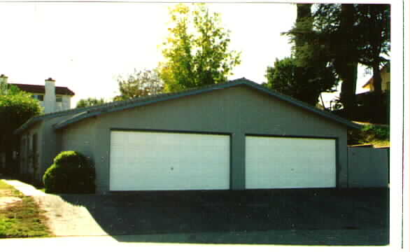 400 W Olive Ave in La Habra, CA - Foto de edificio - Building Photo