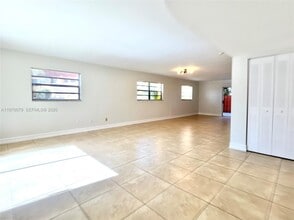 13725 SW 84th St in Miami, FL - Building Photo - Building Photo