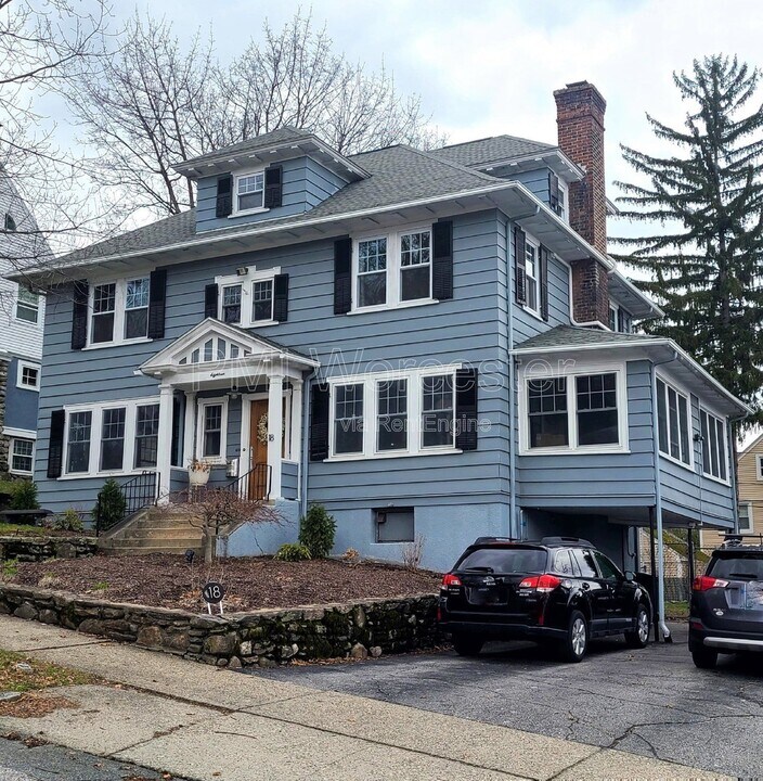 18 Waconah Rd in Worcester, MA - Building Photo