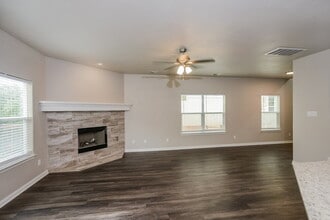 12406 Jacobs Pond in San Antonio, TX - Foto de edificio - Building Photo