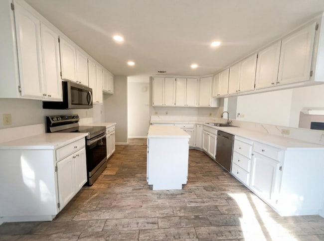 4744 Ponderay Ln in Sacramento, CA - Building Photo - Building Photo