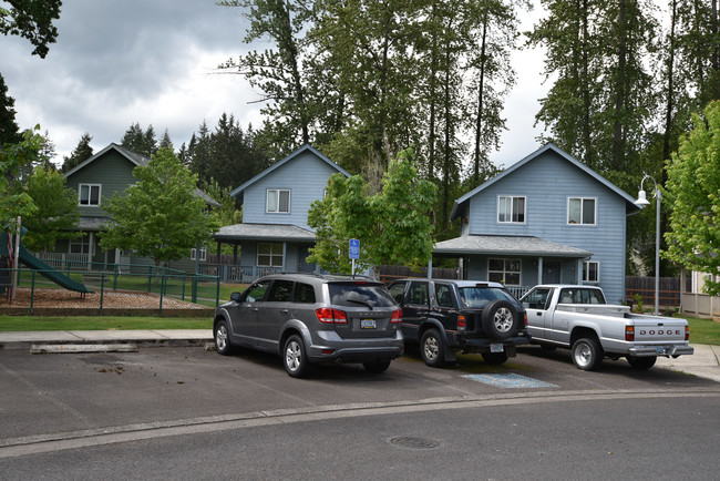 Sunset Corners II in Sweet Home, OR - Building Photo - Building Photo