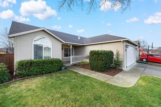 1234 Pheasant Wy in Central Point, OR - Building Photo - Building Photo