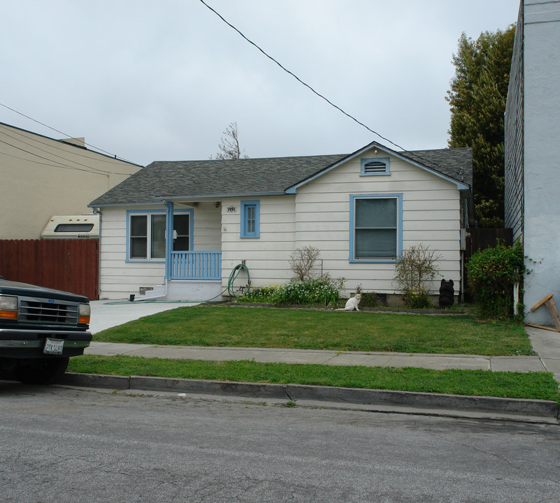 945 Easton Ave in San Bruno, CA - Building Photo