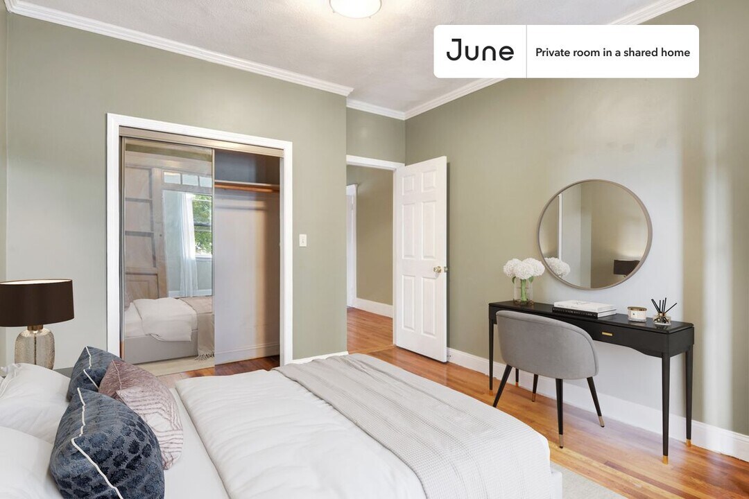 Private bedroom in 3 bed/2 bath Home in Boston, MA - Building Photo