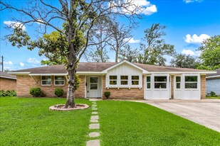 5751 Firenza Dr in Houston, TX - Building Photo