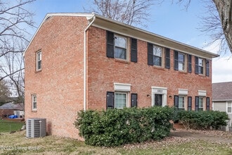 5902 Stone Bluff Rd in Louisville, KY - Building Photo - Building Photo