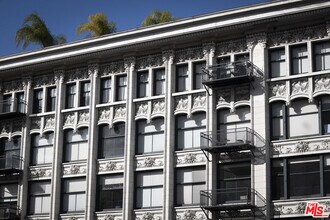 315 W 5th St in Los Angeles, CA - Building Photo - Building Photo