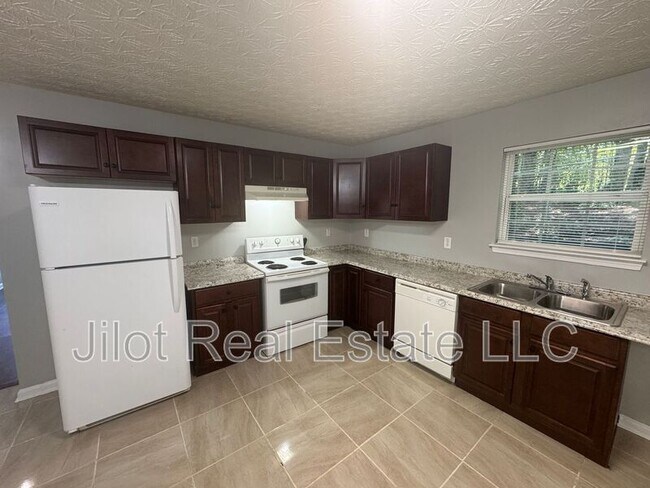 8478 Moultrie Dr in Jonesboro, GA - Building Photo - Building Photo