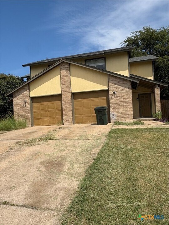 2410 Patrick Henry St in Temple, TX - Foto de edificio