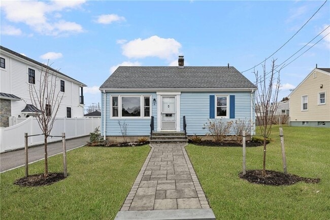 5 Holten Ave in Newport, RI - Building Photo - Building Photo