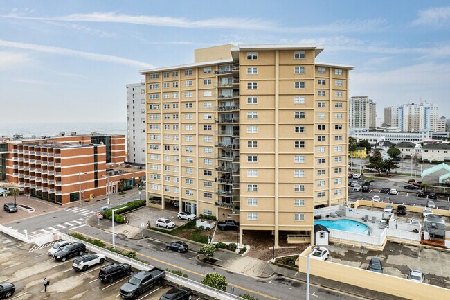 Virginia House in Virginia Beach, VA - Foto de edificio - Primary Photo