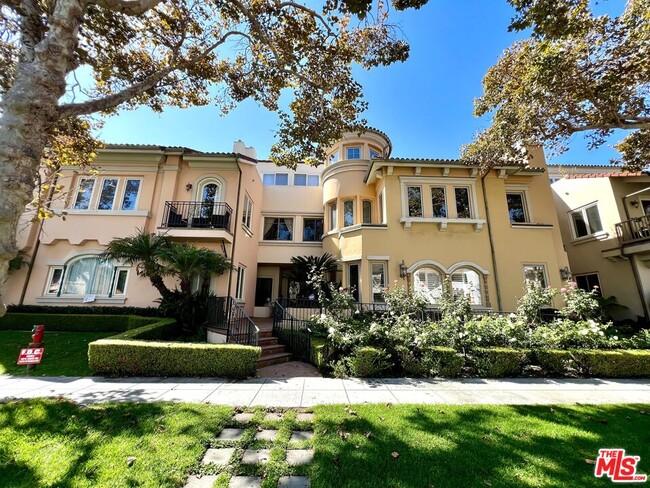 143 N Arnaz Dr in Beverly Hills, CA - Building Photo - Building Photo