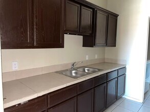 2010 Miroslava Ave, Unit 10 in Mission, TX - Foto de edificio - Building Photo