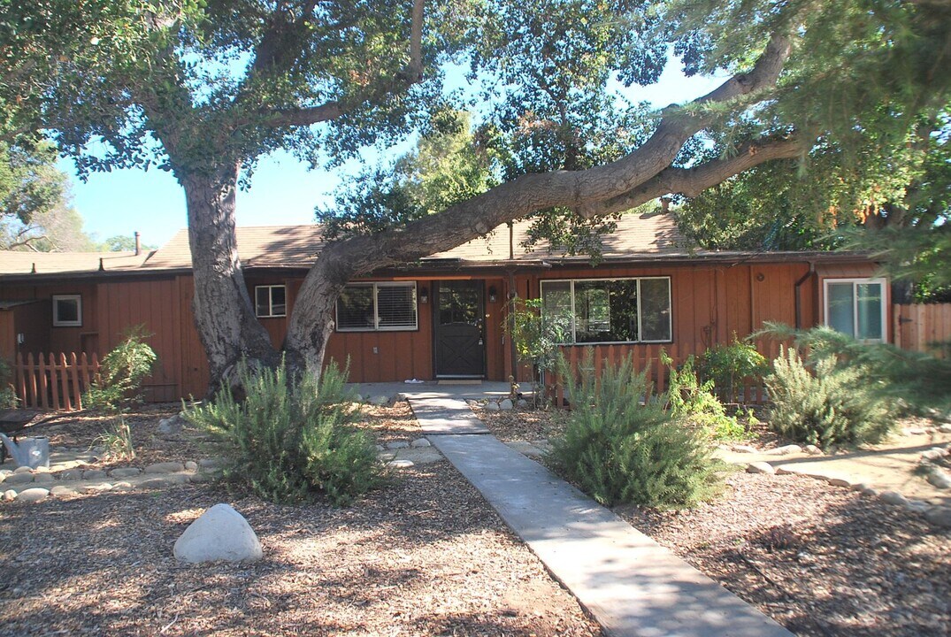 308 Burnham Rd in Oak View, CA - Building Photo
