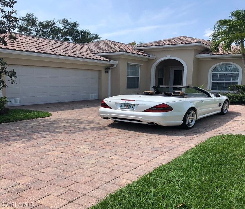 28612 Wahoo Dr in Bonita Springs, FL - Foto de edificio