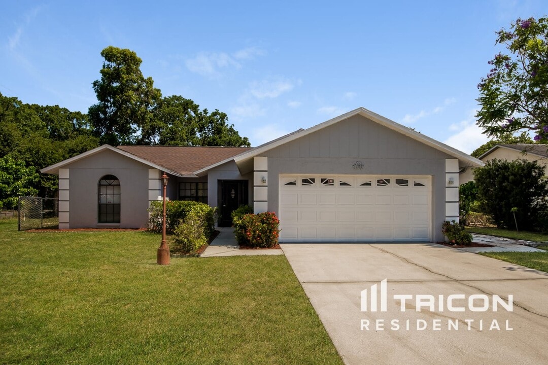 1203 70th Dr E in Sarasota, FL - Building Photo