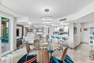 140 SE 5th Ave in Boca Raton, FL - Building Photo - Building Photo