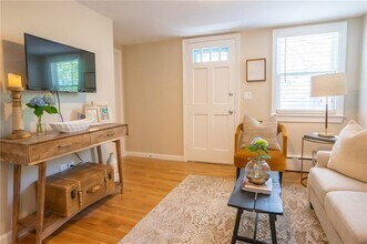 30 Dixon St in Newport, RI - Building Photo - Building Photo