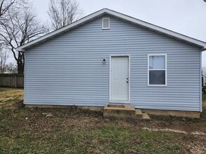 326 W Pierce St in Lebanon, MO - Foto de edificio - Building Photo