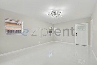 1650 Jackson St in Hollywood, FL - Foto de edificio - Building Photo