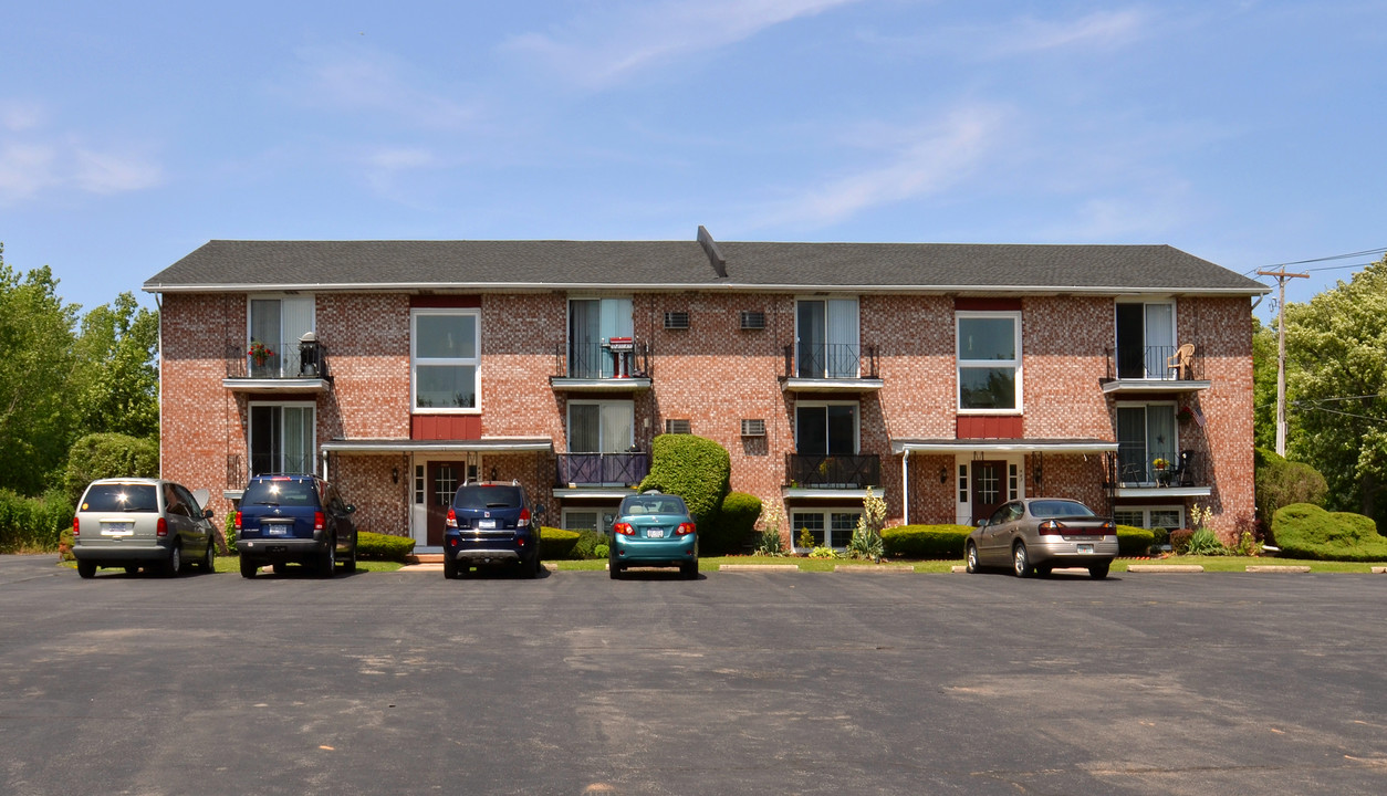 East Towne in Lockport, NY - Foto de edificio