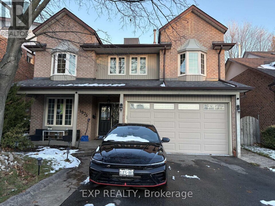 1975 Fairport Rd in Pickering, ON - Building Photo