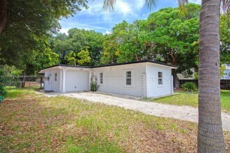 1528 NE 145th St in Miami, FL - Building Photo - Building Photo