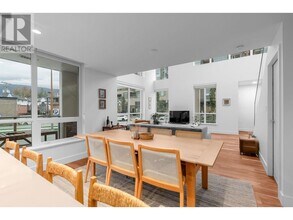 2029 Curling Rd in North Vancouver, BC - Building Photo - Building Photo