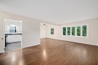 2614 Burlington Ave in Downers Grove, IL - Foto de edificio - Building Photo