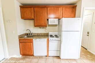 1223 N 12th St in Manhattan, KS - Foto de edificio - Building Photo