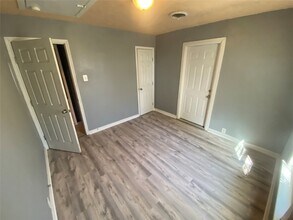 2103 Holly Dr in Dickinson, TX - Building Photo - Building Photo