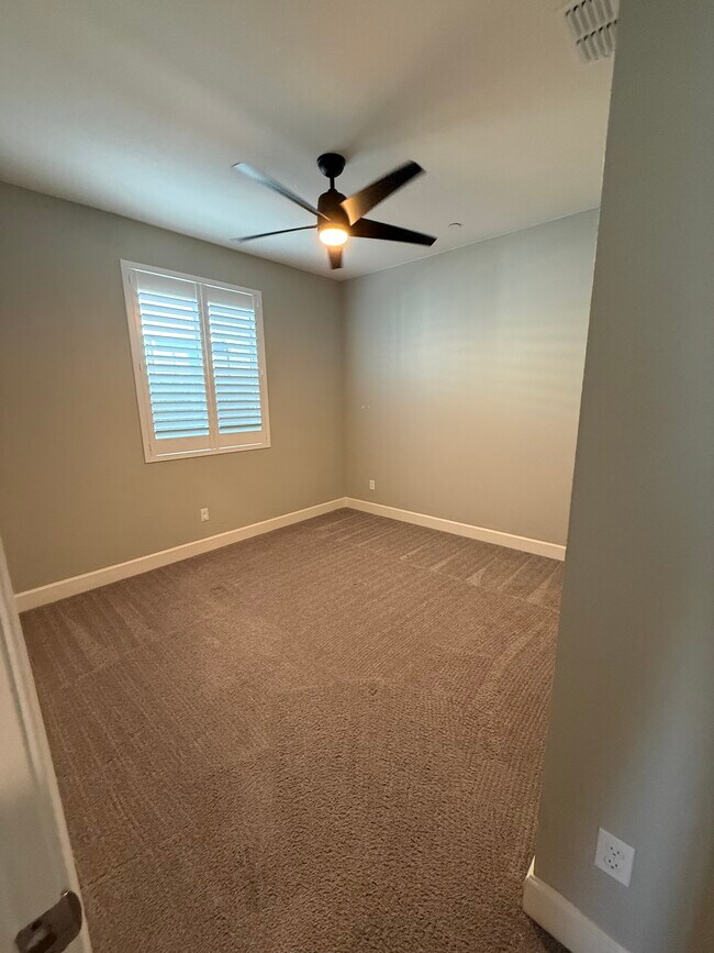 2324 Henri Ln in Lodi, CA - Building Photo - Building Photo