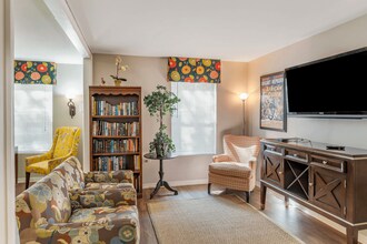 Silver Hill at Arboretum Apartments in Newport News, VA - Foto de edificio - Building Photo