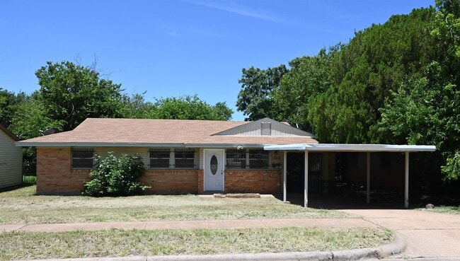 property at 1512 Parkdale Dr