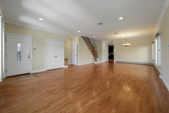 309 Roff Ave in Palisades Park, NJ - Foto de edificio - Building Photo