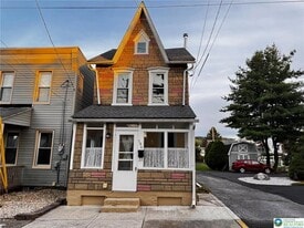 186 North St in Emmaus, PA - Building Photo