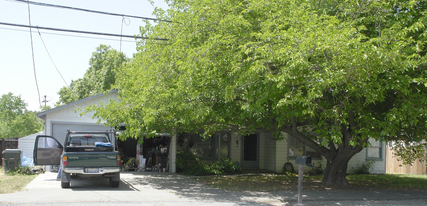 230-240 Cleaveland Rd in Pleasant Hill, CA - Building Photo