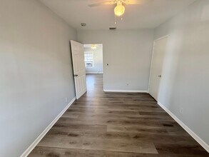 1000 W Lakewood Rd in West Palm Beach, FL - Building Photo - Building Photo