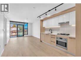 5189 Earles St in Vancouver, BC - Building Photo