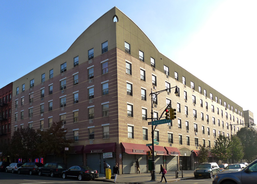 Tony Mendez Apartments in New York, NY - Foto de edificio