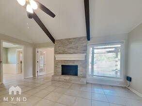 4003 Highknoll Ln in Seabrook, TX - Foto de edificio - Building Photo