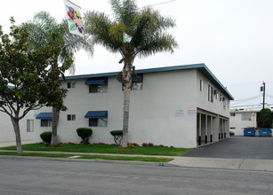 12622 Sunswept Ave in Garden Grove, CA - Foto de edificio - Building Photo