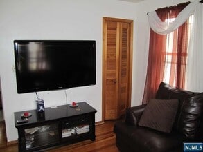 11 Louis St in Lodi, NJ - Foto de edificio - Building Photo