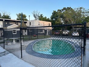1825 Bayou Rd in La Marque, TX - Building Photo - Building Photo